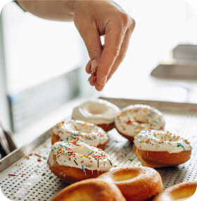 Bakering donuts